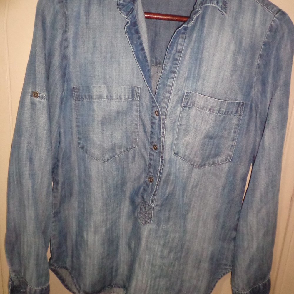 Anthropologie Cloth & Stone Hi-Lo Chambray Denim Tunic XS V-Neck 3 Buttons Pocke